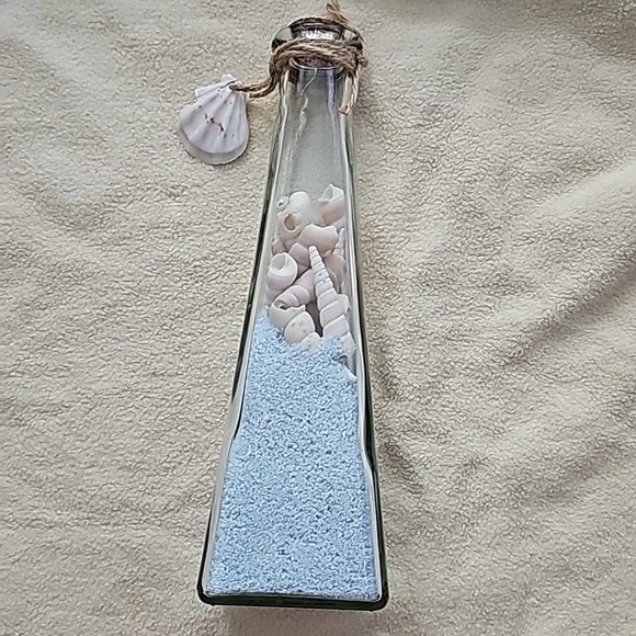Colour Sand With Shells - Picture 1 of 2